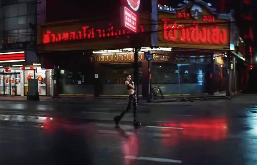 (1/3) Netizens are thrilled that Thai superstar &amp; K-pop sensation #Lisa has released the MV  #ROCKSTAR. It features #Bangkok's #Yaowarat area, or #Chinatown, as a backdrop, along with scenes from the New World department store in #Banglamphu. 
 #LISAxROCKSTAR #bangkok #thailand