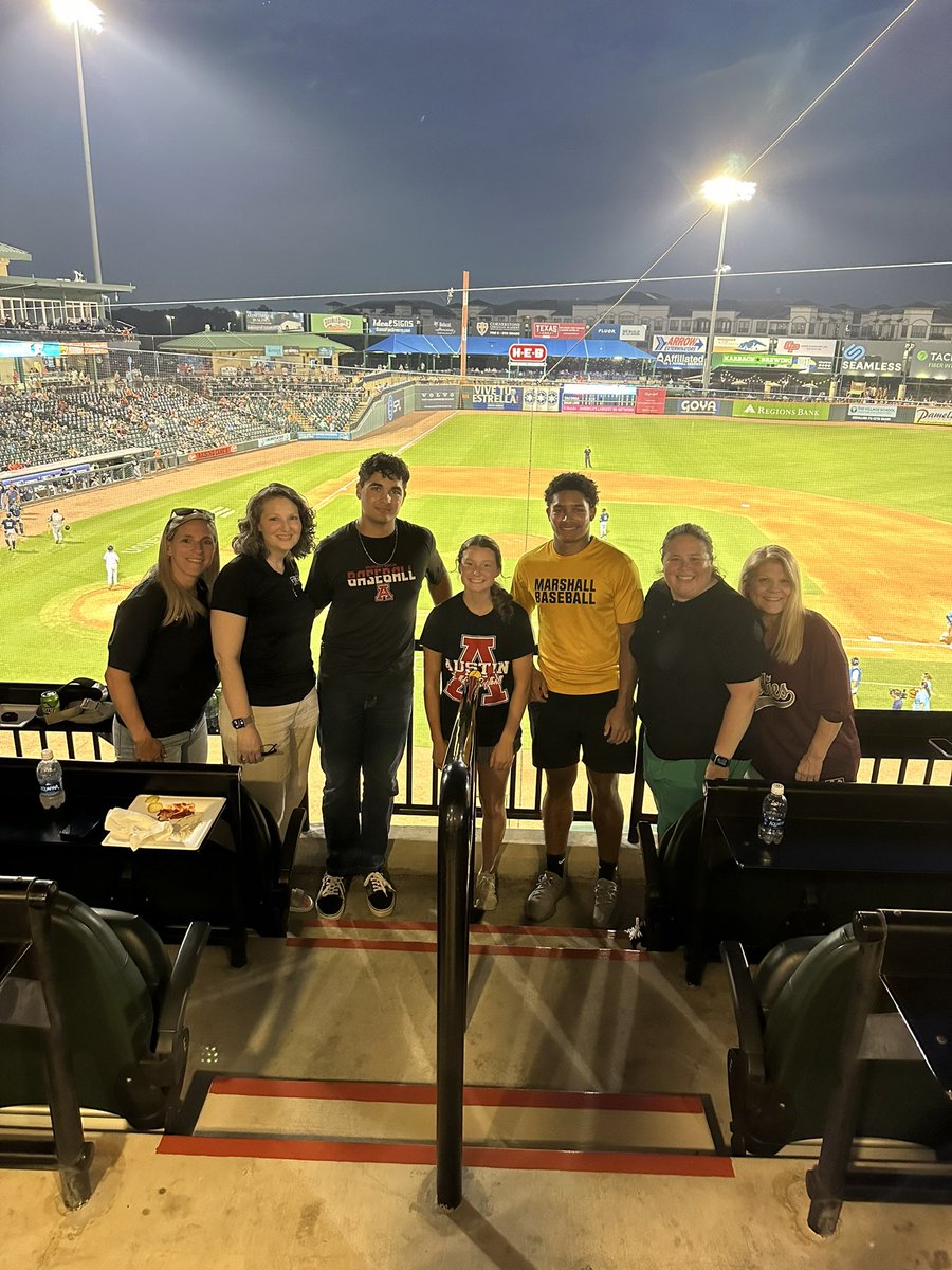 FBISDAthletics's tweet photo. Special thanks to @VisitSugarLand for partnering with our HS Baseball &amp; Softball student athletes tonight at the Space Cowboys Game. @SLSpaceCowboys https://t.co/lkkRpiSY1S