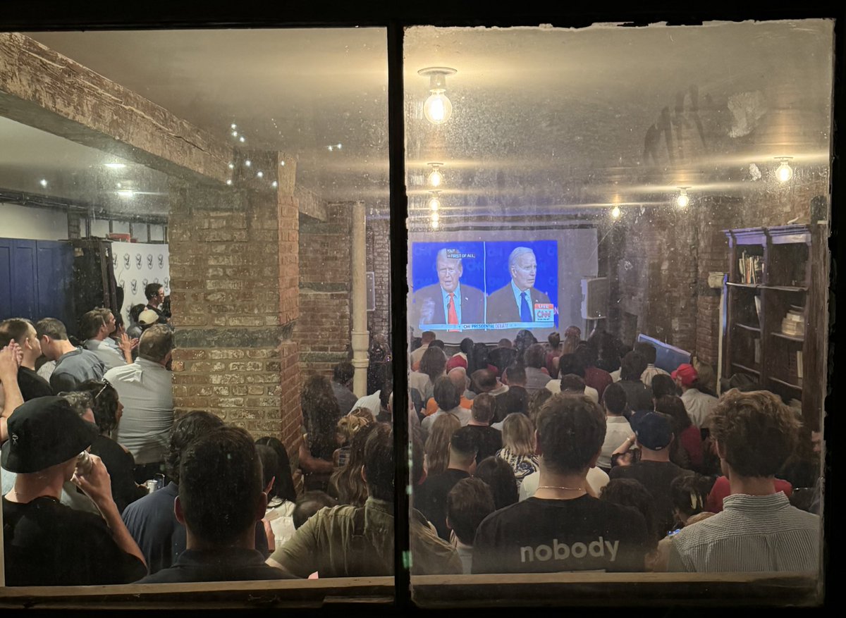 Zembricki_ny's tweet photo. The ENTHUSIASM in New York for @realDonaldTrump is OVERWHELMING!
We have organized over TWO DOZEN @GOP #DebateWatchParties across #NewYorkState.
@nydems are yet again EMBARRASSED. FULL STOP.
The energy for TRUMP in the Empire State is incomparable! https://t.co/qpaYnvKzOY