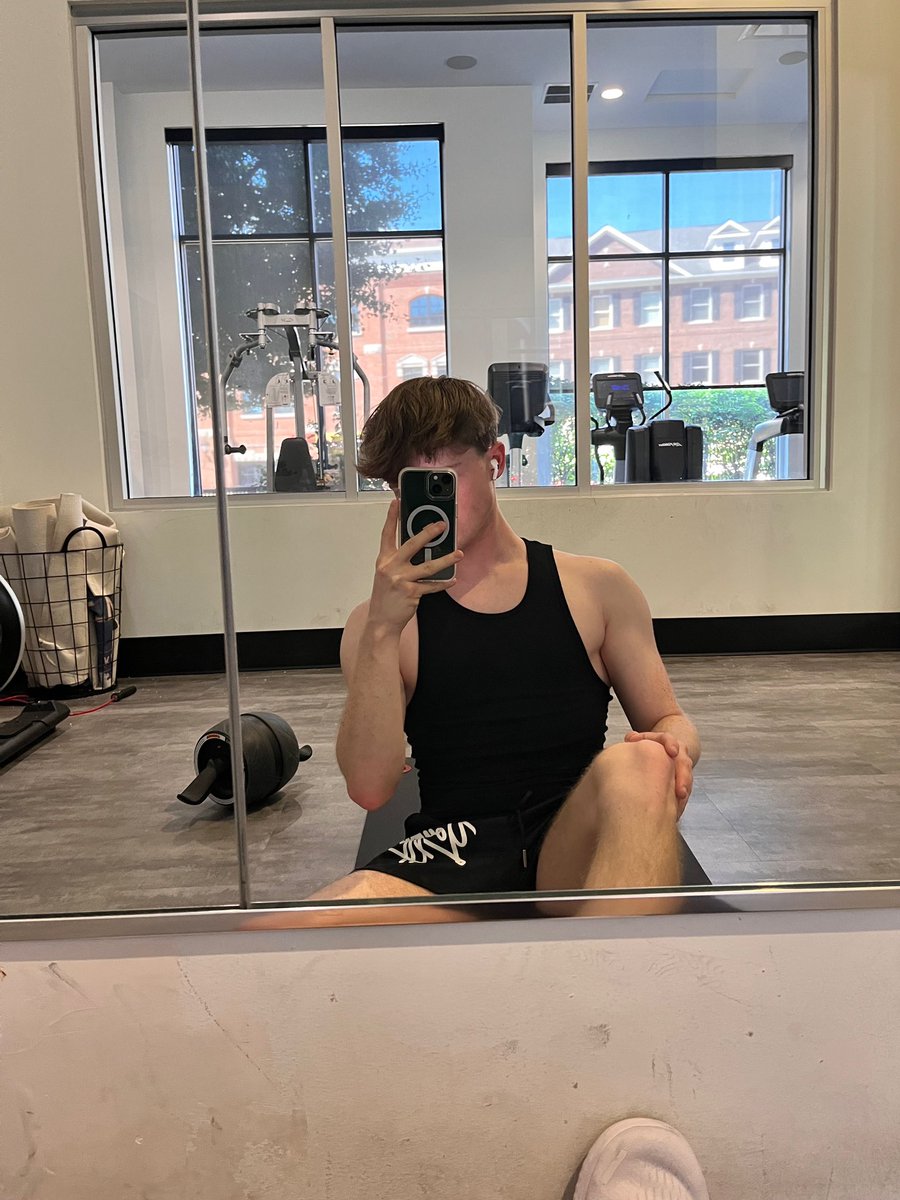 Lukaskryst's tweet photo. Ugh the all black is always the best #gym https://t.co/mVs9lhZOiJ