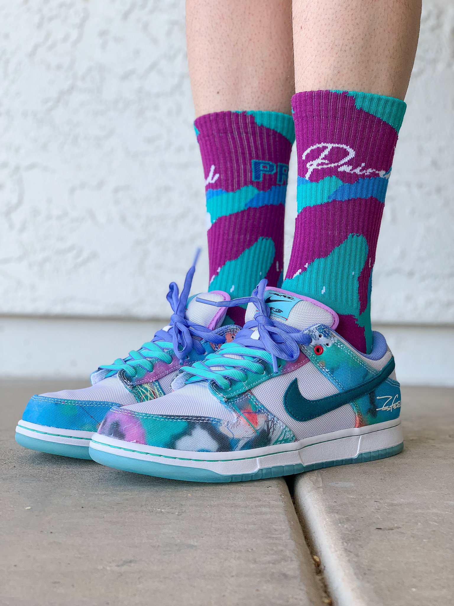 Greg on X Iconic. Futura Laboratories x Nike SB Dunk Low on foot for my day in the office KOTD Nike snkrsliveheatingup snkrskickcheck sneakerhead https t 6ncSK38X5c X