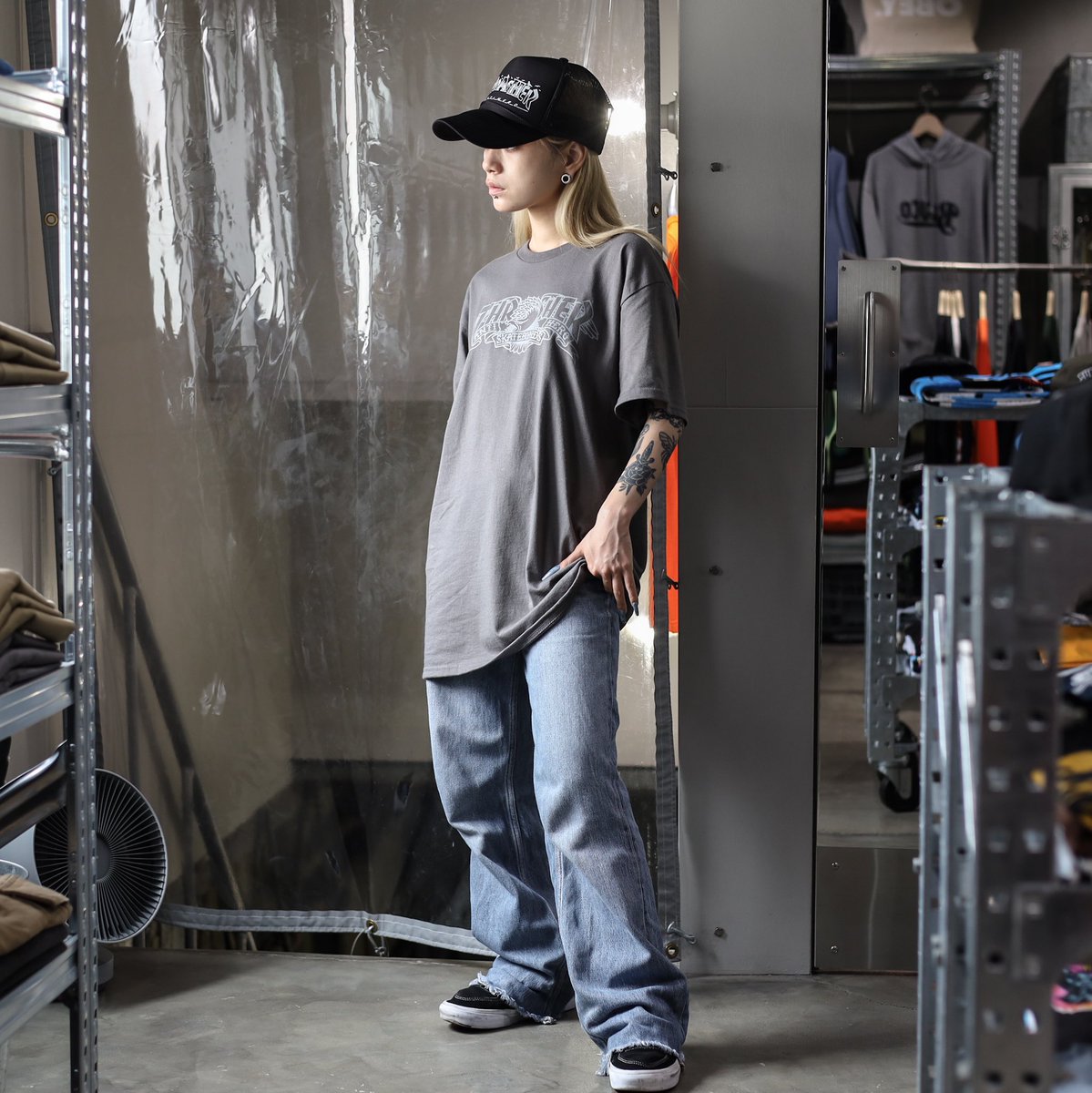 Feelin_osaka's tweet image. 【THRASHER X ANTIHERO】MAG BANNER TEE (CHARCOAL)
149cm Mサイズ着用
feelin-osaka.com/products/thras…
両ブランドの代表的なロゴが組み合わさったコラボグラフィック。
CHARCOALボディとプリントカラーが無骨な雰囲気満載の1枚。
#thrasher #antihero #feelinosaka #feelin