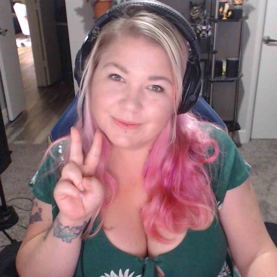 Started feeling kinda sads and so I'm doing some more @guildwars2 stream. Come by and distract me! twitch.tv/littlesparkz