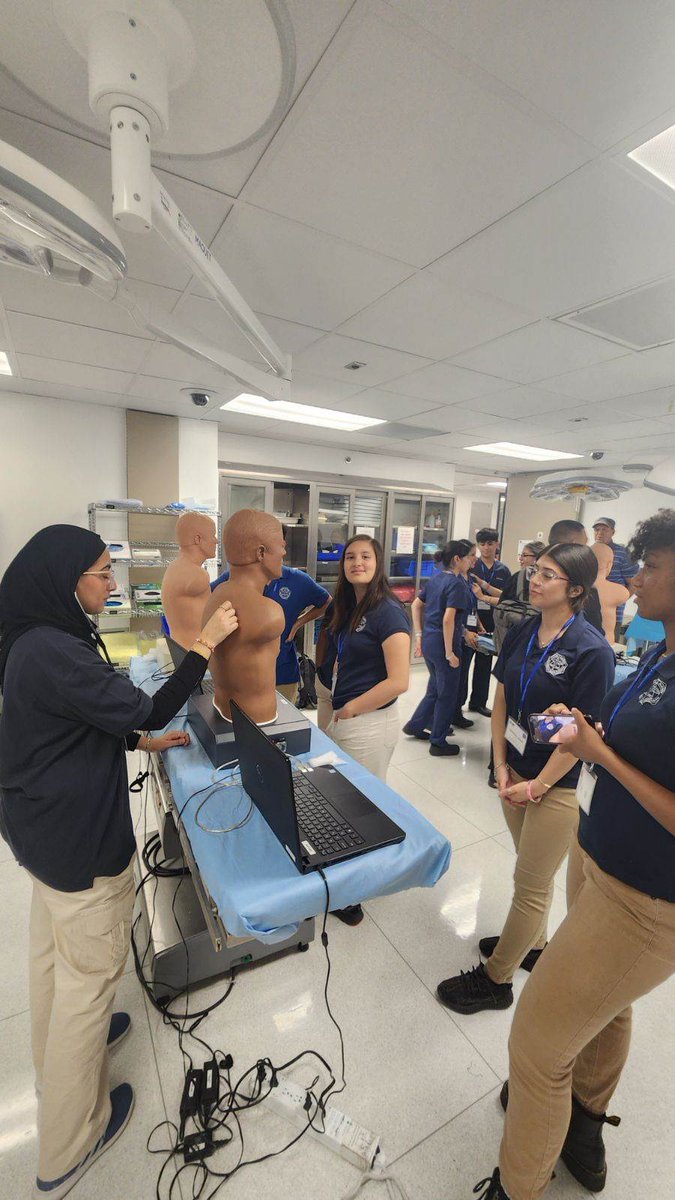 DebakeyHSHP's tweet image. DeBakey HS students dived into the world of health &amp;amp; science at the #DocPrep program this week! From medical lectures to simulation labs, they experienced it all. Huge thanks to Baylor med students and faculty for being stellar guides. Future healthcare heroes in the making!