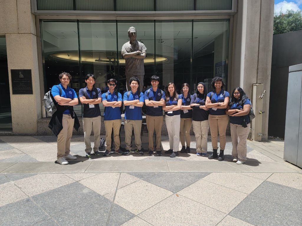 DebakeyHSHP's tweet image. DeBakey HS students dived into the world of health &amp;amp; science at the #DocPrep program this week! From medical lectures to simulation labs, they experienced it all. Huge thanks to Baylor med students and faculty for being stellar guides. Future healthcare heroes in the making!