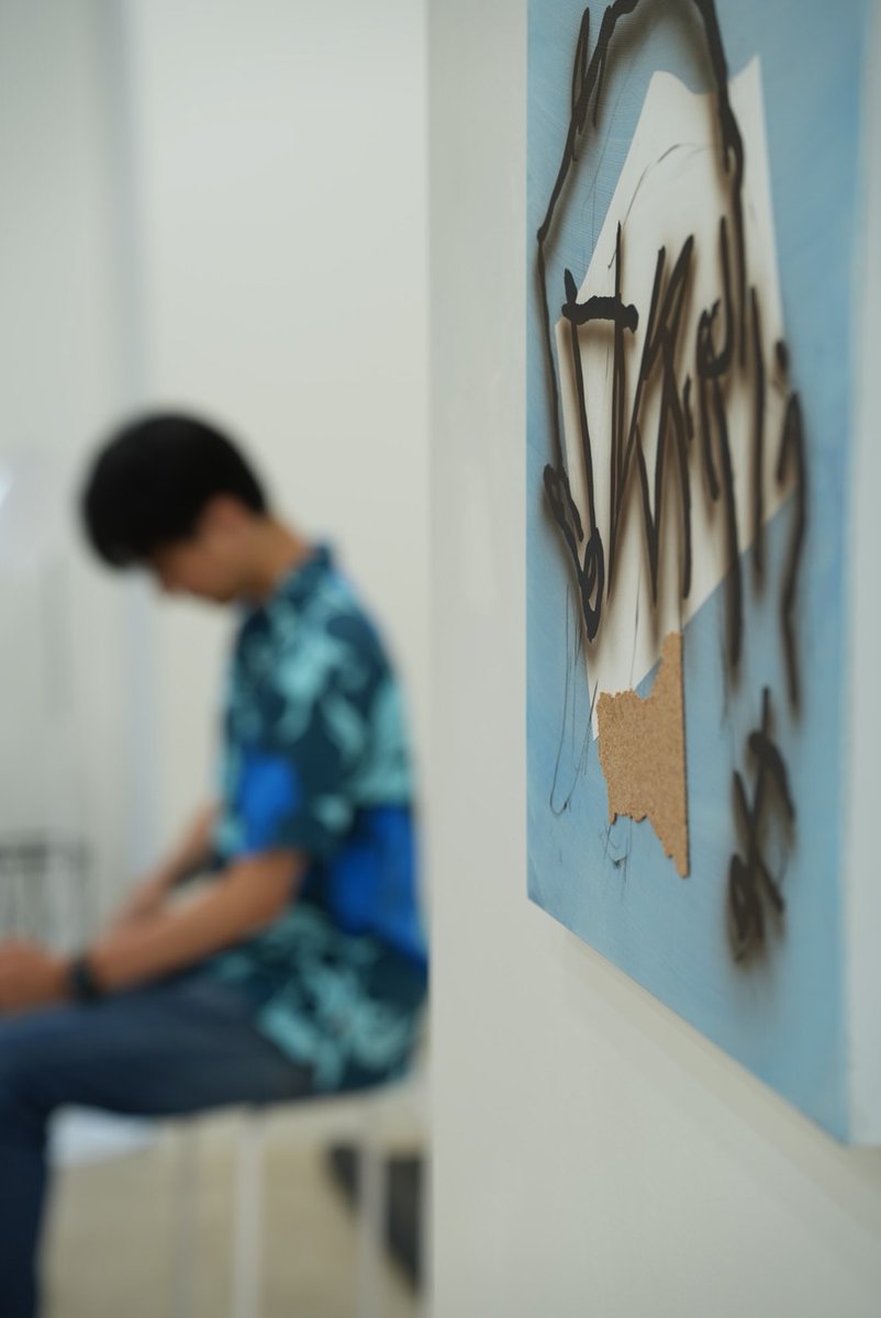 AFT_ginza's tweet photo. 菊地虹個展「SPECTRUM」では、本日も14:00ごろから作家さんが在廊予定です😊

菊地さんの人柄にも触れながら、作品の世界観をお楽しみ頂けるチャンスですので、ぜひお越しください✨

菊地さんによる展示紹介動画はこちら：https://t.co/vit9D9IufX

#ARTFORTHOUGHT #KoKikuchi @k_rainbow7 https://t.co/vreyjgkYwT