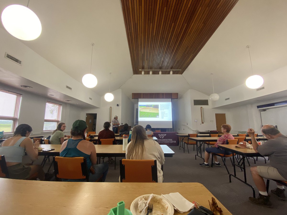 SecuringOurFood's tweet photo. Successful first day of the 2024 AREC Tour! 🚐🌾🌽🥜

We visited #TidewaterAREC to check out all the exciting work researchers are doing on soil fertility, plant pathology &amp; precision ag 🧑‍🌾🧑‍🔬

#NIFAImpacts #nifa #SecuringOurFood #REEU https://t.co/EWk81FJKtM