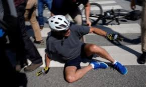 libsoftiktok's tweet photo. Biden tries to insult Trump over his physique and his golfing skills.

THIS DUDE CANT EVEN RIDE A BIKE OR WALK UP STAIRS! https://t.co/9DZ5FY1bsd