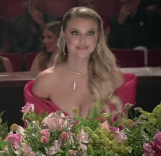 NatalieGonzlez9's tweet photo. Que bella Madison como jurado en la final del Miss Universo PR 🇵🇷😍✨👸🏼
#MadisonAnderson 
#Pepison
#MadisonAndersonMUPR https://t.co/qT2atkyAYR