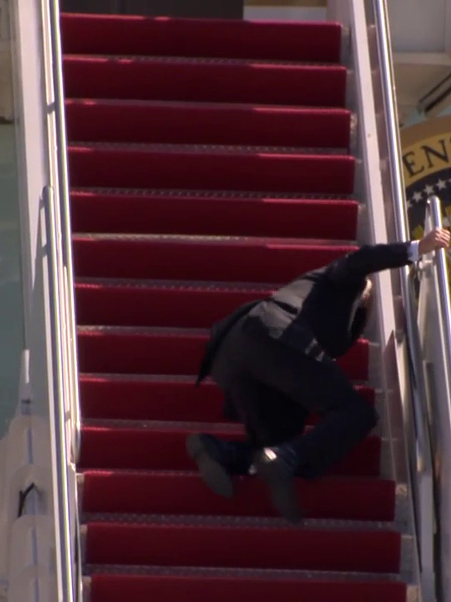 libsoftiktok's tweet photo. Biden tries to insult Trump over his physique and his golfing skills.

THIS DUDE CANT EVEN RIDE A BIKE OR WALK UP STAIRS! https://t.co/9DZ5FY1bsd