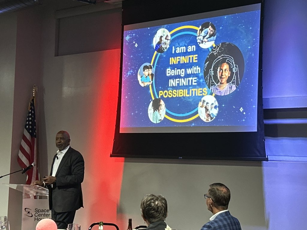BenitezPris604's tweet photo. What a privilege to be in the same room as @bernardharrisjr 1st African American to walk in space 🚀🛰️🔭🪐🌍 
Creating inspiring and memorable moments on Earth 🌍 with @NMSI @UHteachHOUSTON #NMSINation #NMSI #tHSTEM #NTAHou https://t.co/9d39BrW1W2