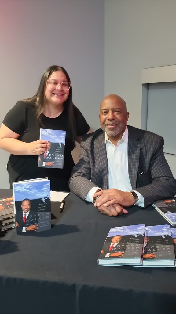 BenitezPris604's tweet photo. What a privilege to be in the same room as @bernardharrisjr 1st African American to walk in space 🚀🛰️🔭🪐🌍 
Creating inspiring and memorable moments on Earth 🌍 with @NMSI @UHteachHOUSTON #NMSINation #NMSI #tHSTEM #NTAHou https://t.co/9d39BrW1W2