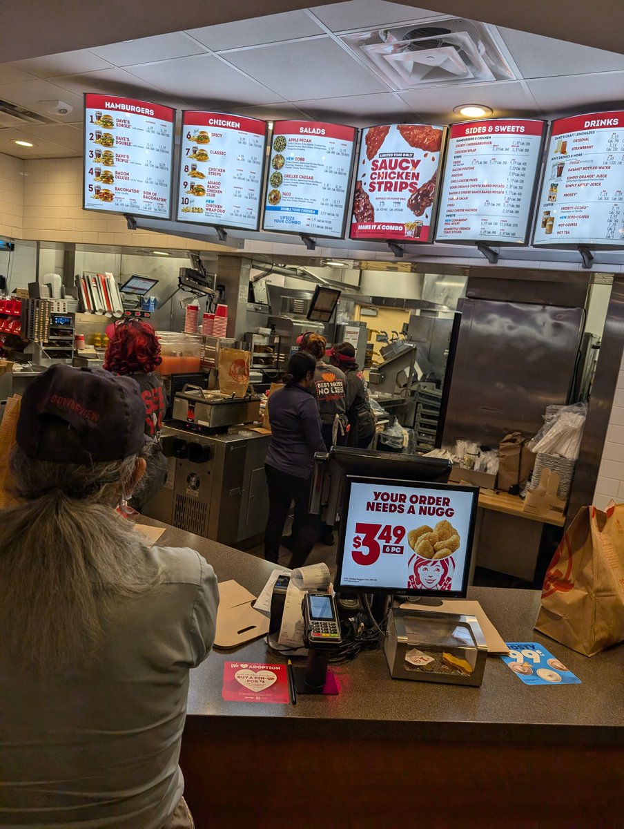 sebdo24's tweet photo. @WendysCanada  Over 15 minutes wait for a combo at your Lawrence West location in Toronto. Unacceptable. Why?🤔 https://t.co/AJPYsAS8HF