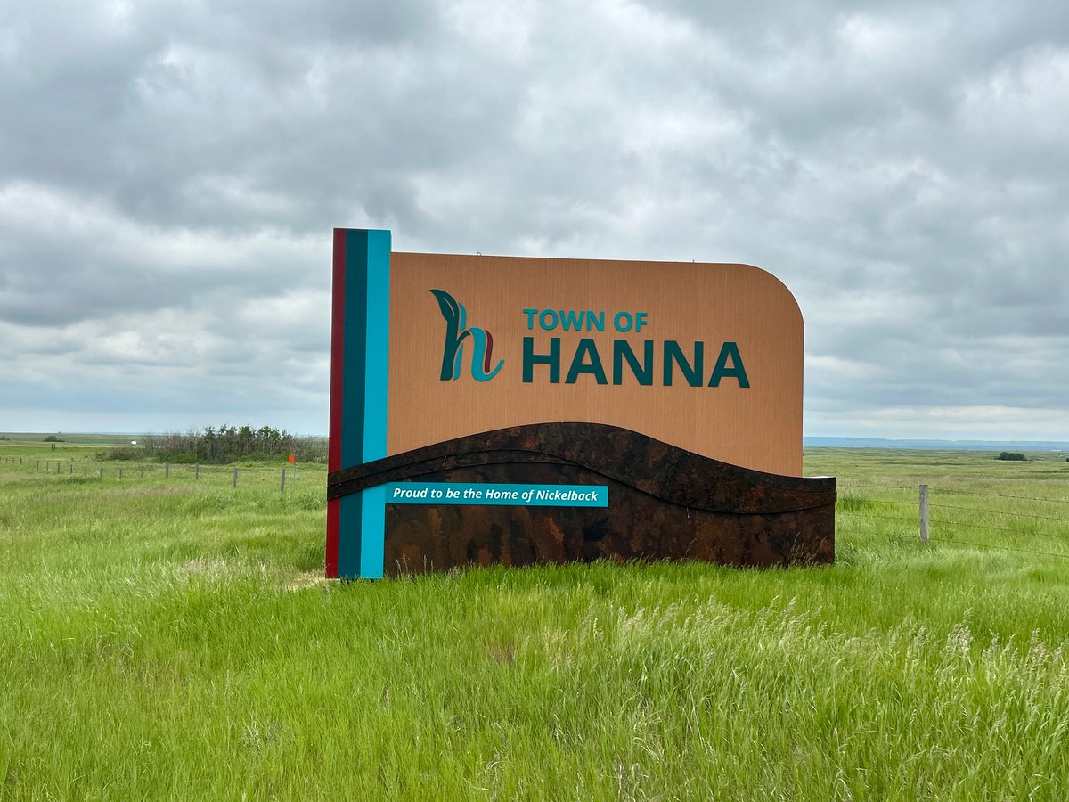 CrossBorderPod's tweet photo. I swear if I havenβt travelled this province more than some provincial politicians, I would be shocked! Discovering more great communities today. Heading South Wednesday for Coaldale, Coalhurst, Stirling, Lethbridge and Taber. #workfromtheroad https://t.co/MXZcVJvh0U