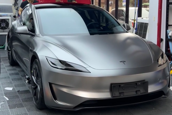 $TSLA
The Metal Silver Model 3 is very attractive.