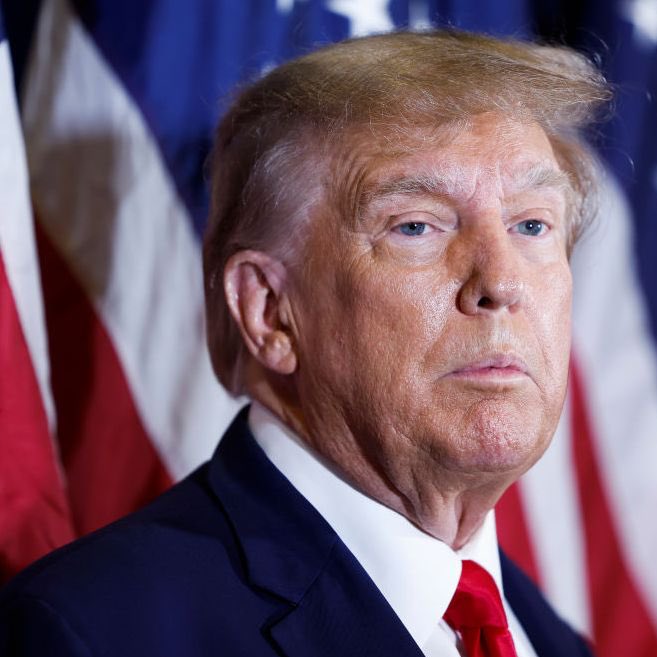 TheHateCentral's tweet image. Joe Biden vs Donald Trump tonight:

123 Lost Gazes     50% Troll
100% Too Old        12,435 Yaps
13 Frowns                 1 Golf Challenge
2 Cheap Shots       100% Having Fun

THE BATTLE OF ASS 🔵🔴🔥🔥