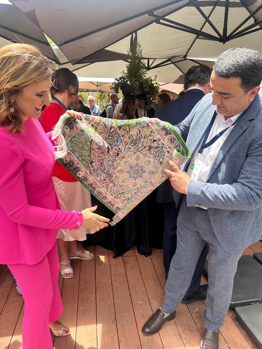 OrkhanMusaev's tweet photo. Thanks for the hospitality @mjosecatala!  It was nice to meet you!  Valencia is a fabulous city!

#KhirdalanMunicipality https://t.co/rqvSZvjtQP