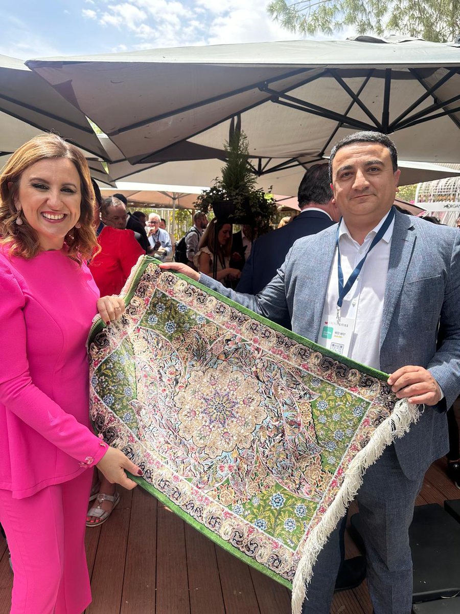 OrkhanMusaev's tweet photo. Thanks for the hospitality @mjosecatala!  It was nice to meet you!  Valencia is a fabulous city!

#KhirdalanMunicipality https://t.co/rqvSZvjtQP