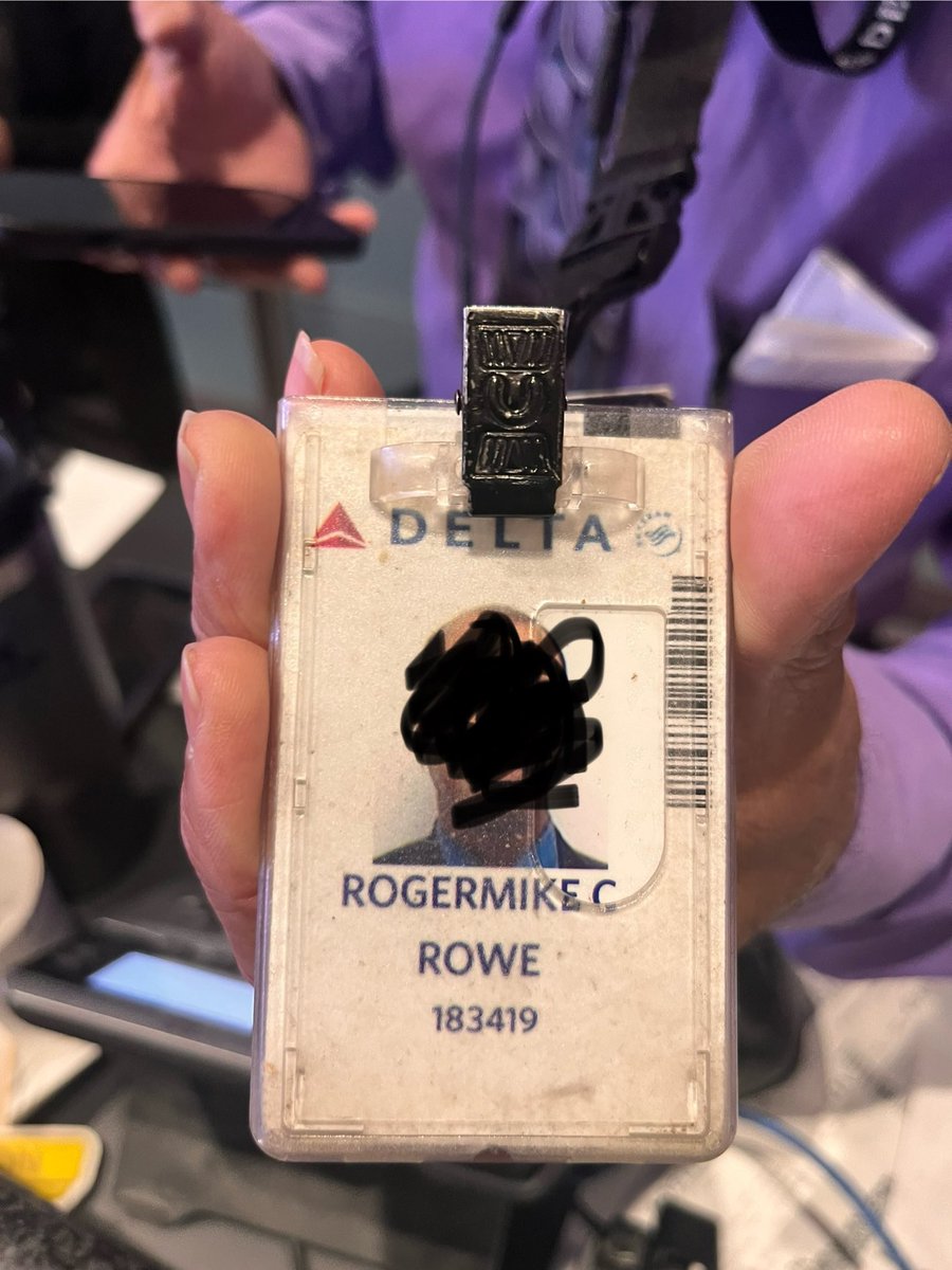 jboogie456's tweet photo. Three agents lied to our faces after switching out vouchers to a couple who spoke to the other agent in a language outside of English. I would like to speak to this agent’s manager: https://t.co/1GXQYaw85J