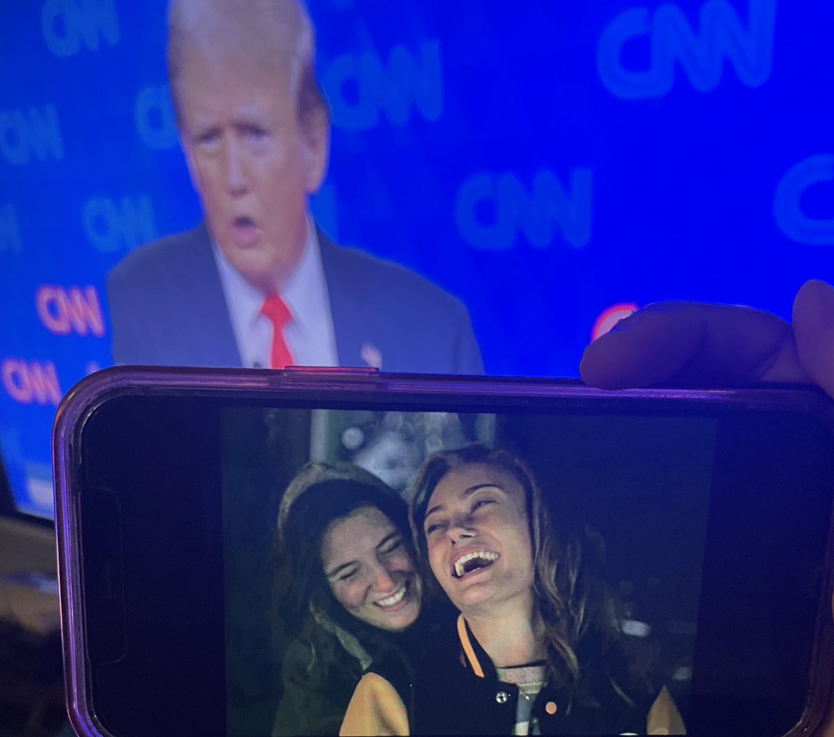 iHugLizzie's tweet photo. Boring ass debate https://t.co/PpDBlRqHPt