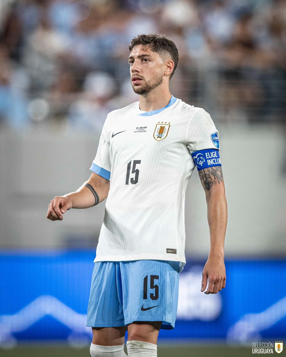 futbolscan's tweet image. 📊🌟 Federico Valverde, hasta su salida, vs Bolivia:

➜ Gol
➜ 50/53 pases precisos
➜ 1º en intercepciones [2]
➜ 1º en efectividad de pases [95%]
➜ 1º en efectividad de pases largos [100%]
➜ 1º en pases largos precisos [10/10]