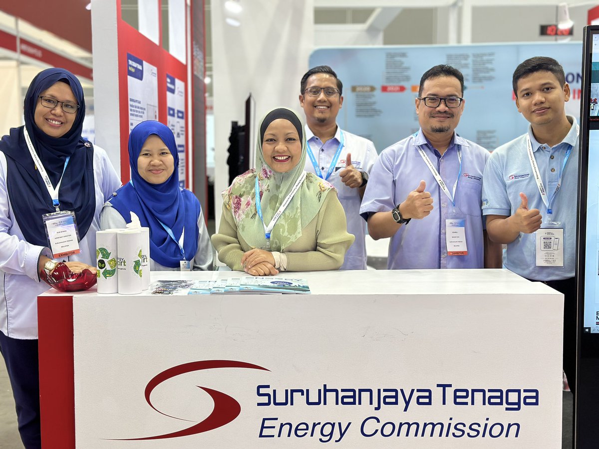 ST_Malaysia's tweet photo. Selamat pagi semua dari ENERtecAsia 2024.
Kami bersedia membantu anda semua pada hari ini.
Jumpa kami di Kuala Lumpur Convention Centre sehingga jam 6 petang ini โบ๏ธโบ๏ธโบ๏ธ
#SuruhanjayaTenaga
#EnergyCommission
#ThinkSafetyThinkST
#beenergysmart https://t.co/M15pKkbJTP