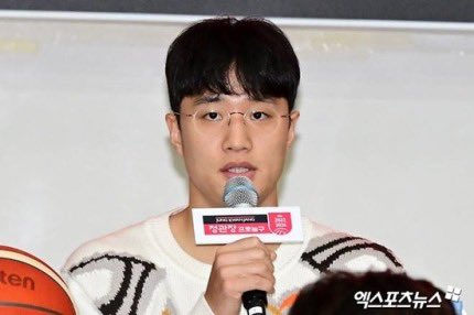 규 tweet media