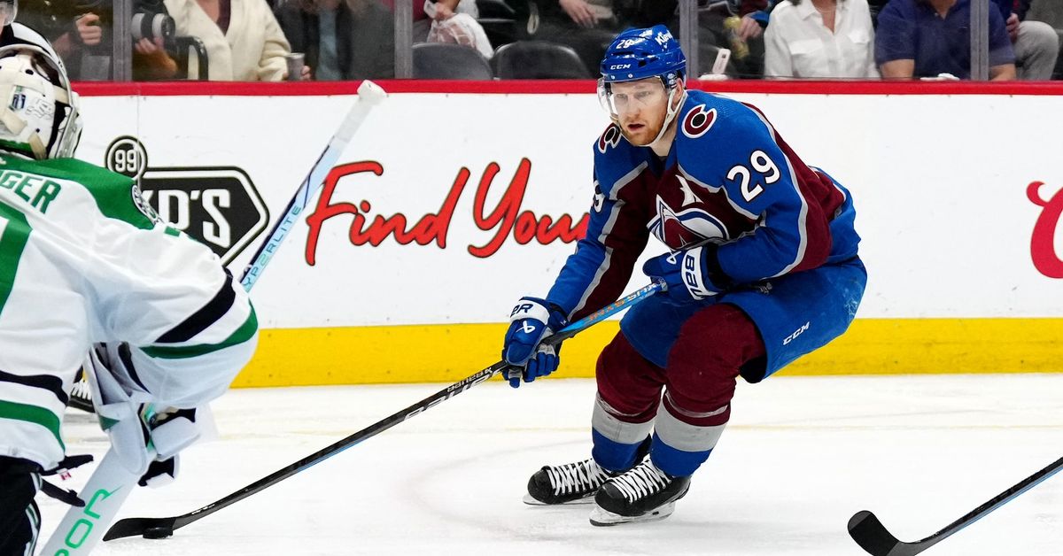Reuters's tweet photo. Avalanche F Nathan MacKinnon wins first Hart Trophy https://t.co/YnsjzunXmg https://t.co/DKeQXJlMFj