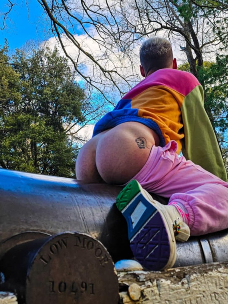 Nothing quite like exploring the great outdoors. 
Check out my fans for some even deeper exploration 🍑 

onlyfans.com/billi_hornpipe