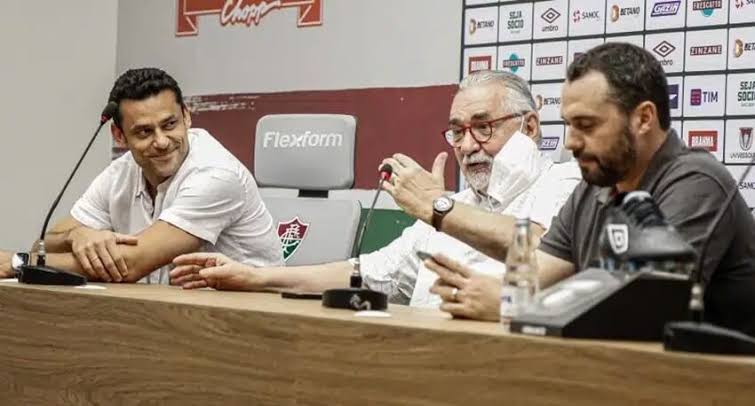 Casal20FFC's tweet photo. A torcida precisa cobrar veementemente esses vermes. Uma galera onde eu tava puxando "Ei, Mário, vtnc" e a torcida calada.

Eles são os responsáveis por a gente ter que aturar Renato Augusto, Douglas Costa, Terans e outras merdas que tem no elenco.

Diniz já foi, agora são esses. https://t.co/No7bnIuDJw