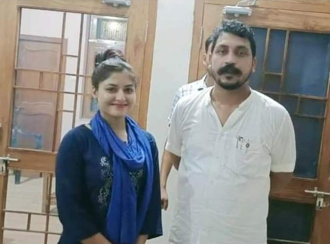 Bhartikanak06's tweet photo. सभी भाई बहन अपने जिले का नाम बताए 
आप कहा कहा से जुड़े है 
मैं मुरादाबाद उ. प्र.......और आप https://t.co/G87tkx6qNL