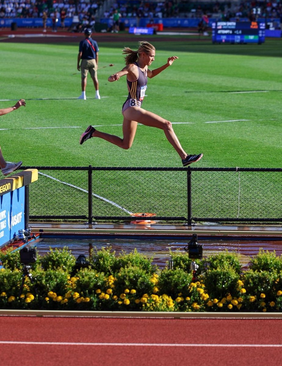 RGary2's tweet image. I so love this woman. 💜

@the__gabs_ I’m so proud of you and I know, you always come back stronger - I can’t wait to watch you grow. 

4th at the Olympic Trials &amp;amp; a huge PB on the biggest race… you’re a damn unicorn. 🦄 

#girlgang #Furman #startsmall #thinkBIG
