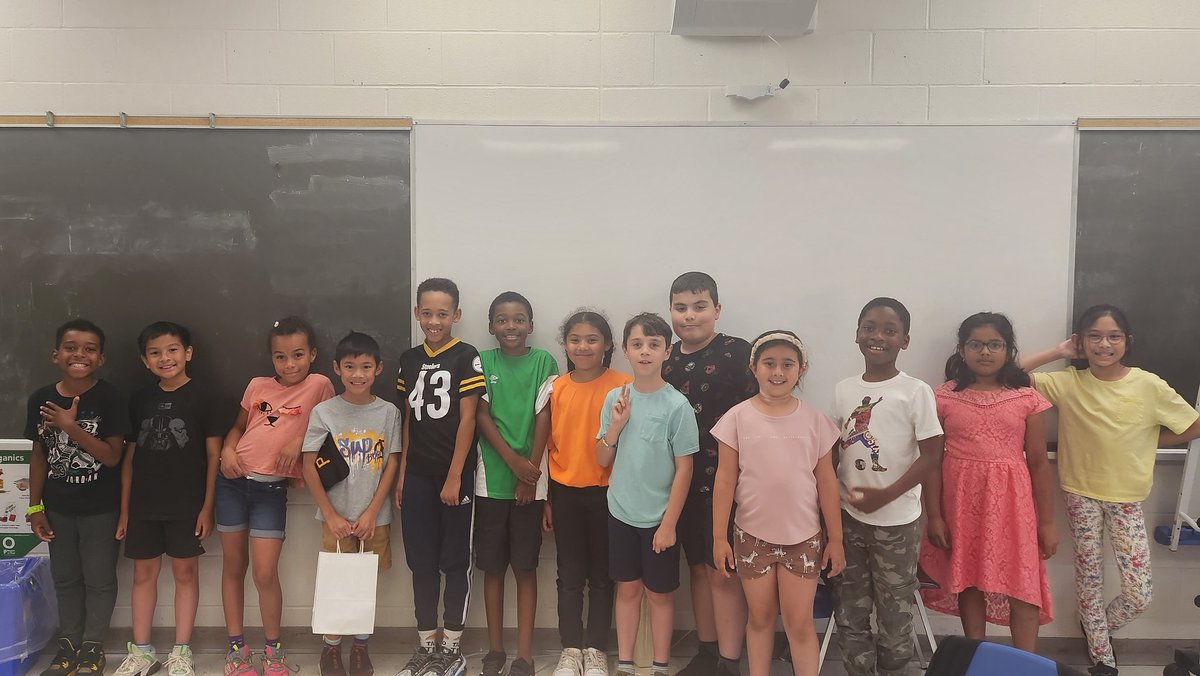 MrsVigneault's tweet photo. Today, we had a special visitor. A former student came for a visit with his former classmates. @PVanier_DPCDSB https://t.co/1viTDlQbyY