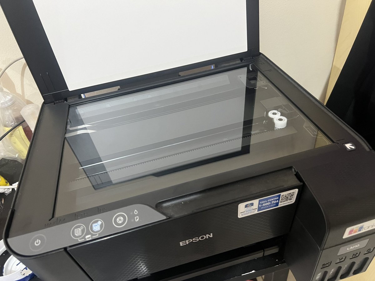 cindybelo's tweet photo. @undipmfs Dijual Epason L3210. Hasil print lancar jaya. Bisa untuk scan dan fotocopy. Harga 1,5juta bisa NEGO. https://t.co/xKPbiOkwwc