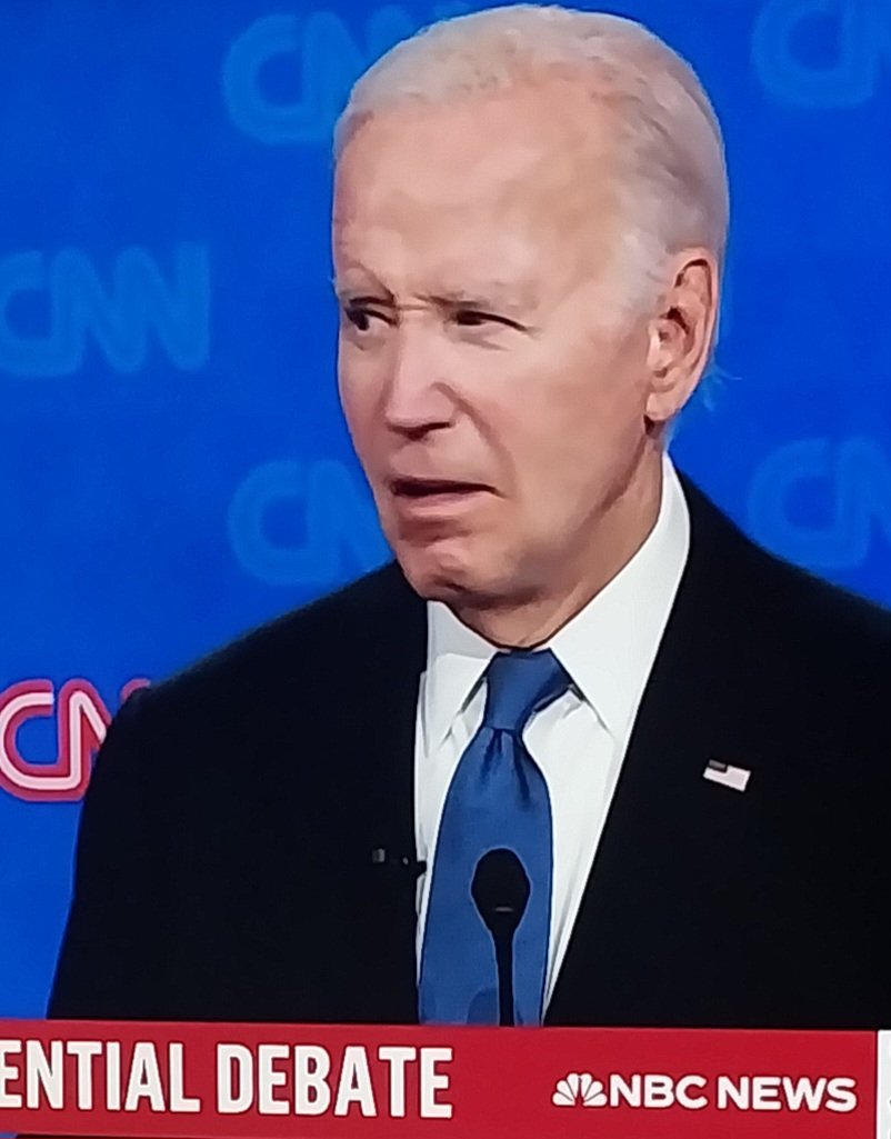 michaelmalice's tweet photo. On the left is Joe Biden before he became president
On the right is Joe Biden now
Shocking https://t.co/yXeB7WgWt3