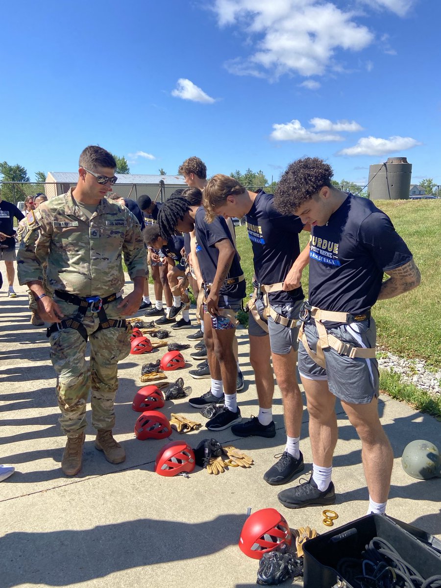 coachcoffman's tweet photo. Thx Indiana National Guard for being a part of ⁦@MastodonMBB⁩ Training Camp #2!

We trained…
- “daily resume”=confidence which leads to courage
- =self discipline, motivation, confidence &amp; accountability
- find the equation that equals…

#GetComfortableBeingUncomfortable https://t.co/BBPIqGuWyl