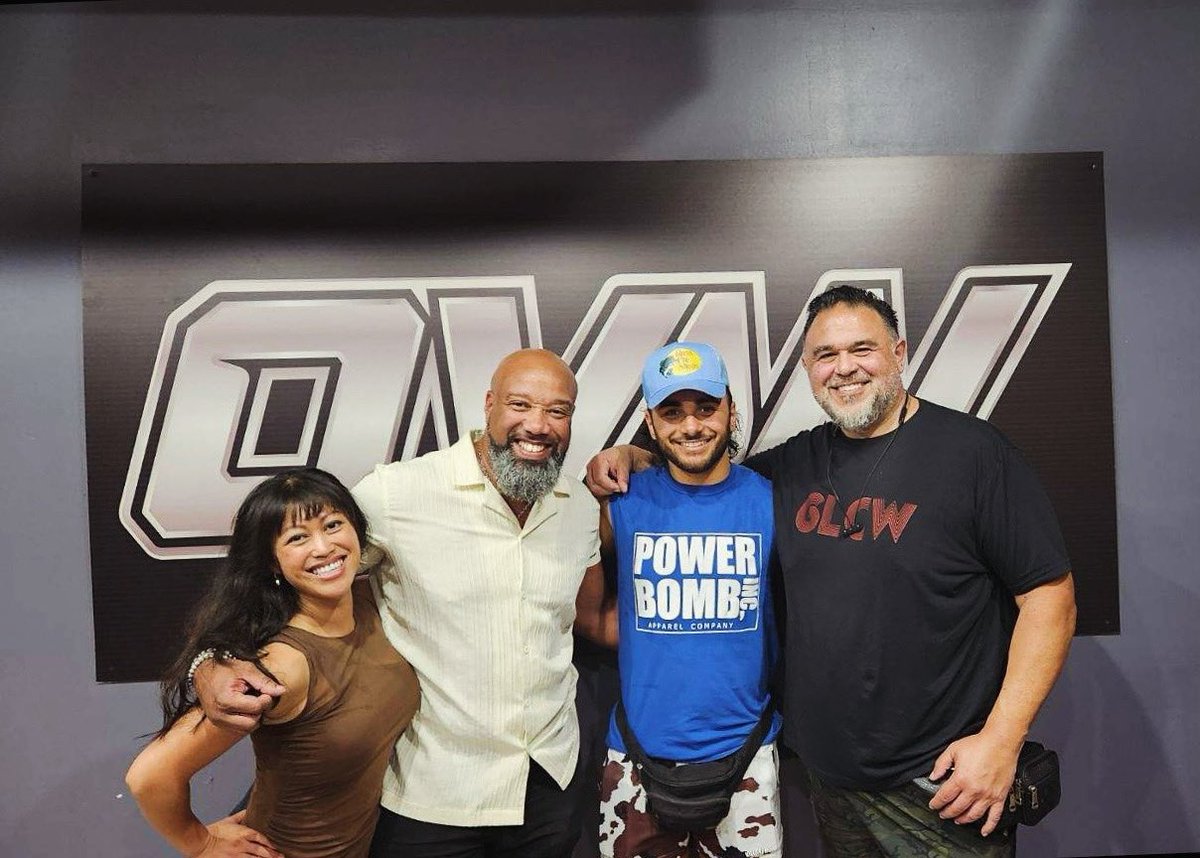 LindaKay22's tweet image. A #PWR reunion at #OVW 🧡🤍🖤 

@PWR360 @ovwrestling