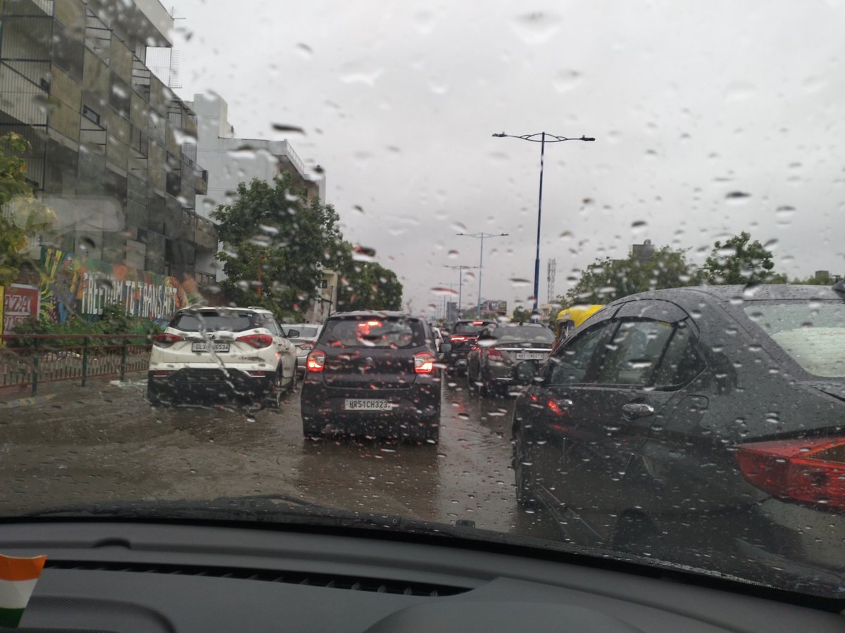 sagargenetic's tweet photo. #Beautiful_Roads_of_Faridabad

BAD'khal road. If a patient wants to reach Asian hospital from neharpar or want to reach Amrita hospital, the cause of death will be traffic. 

0002/n

@cmohry https://t.co/J4u5z5KBRX