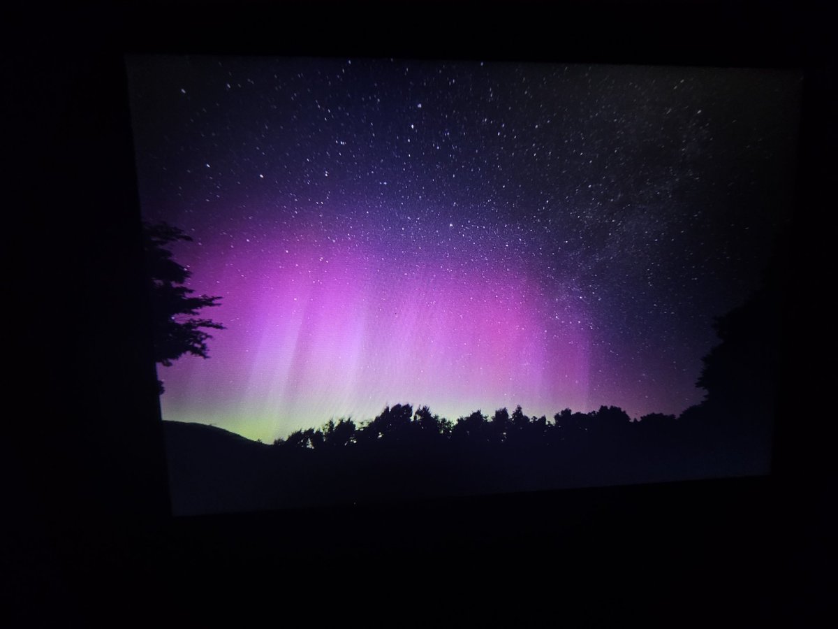 jeff_salhany's tweet photo. And 5 minutes later kaboom! #Aurora #spaceweather #northernlights @drkstrong @TamithaSkov @theauroraguy #Montreal https://t.co/NHRP3fvmqj