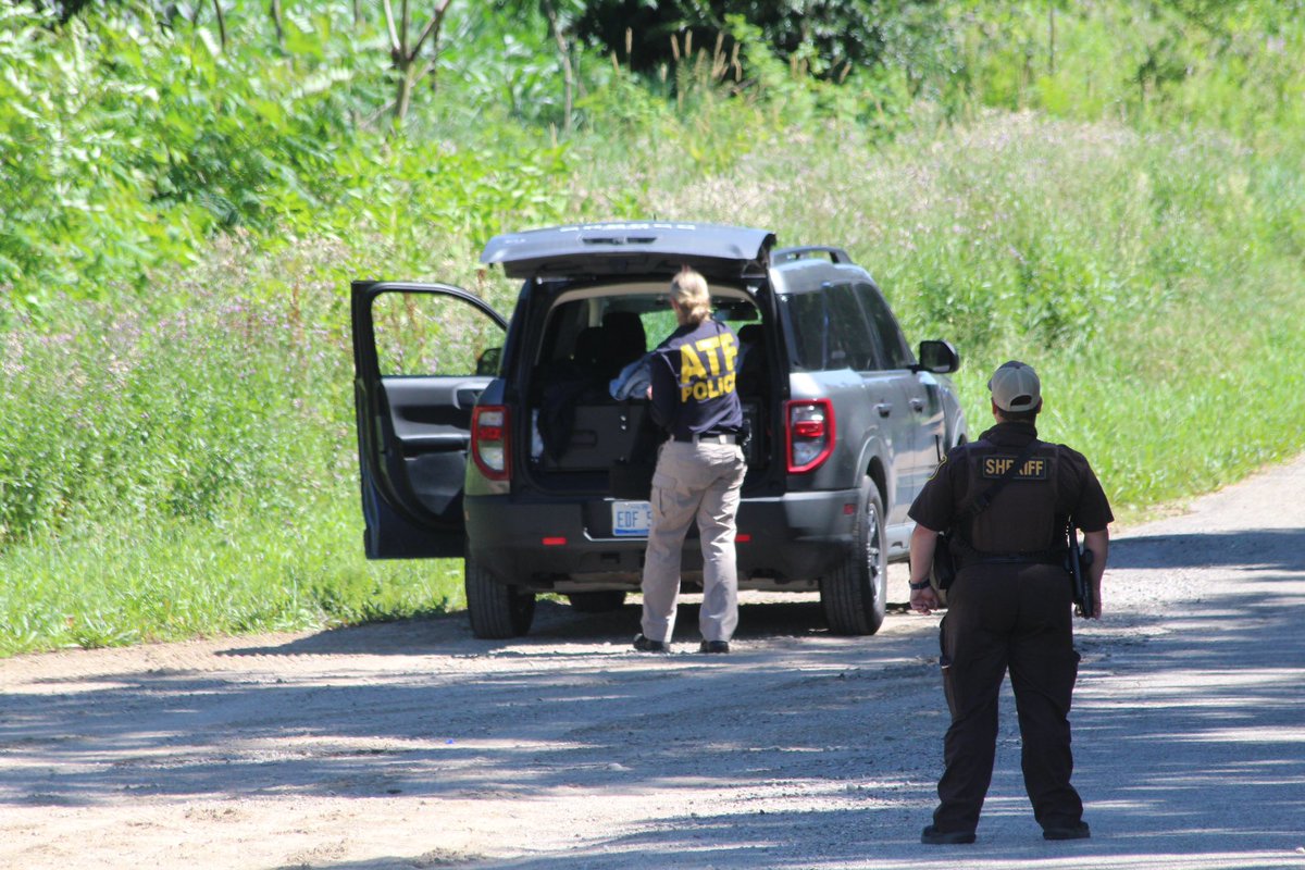 cmurrayHDN's tweet photo. A sheriff’s deputy (and a good friend of mine) was shot and killed in the line of duty today. The suspect was killed hours later after firing at more officers. Crappy day all around. https://t.co/WgSDcF03Po
