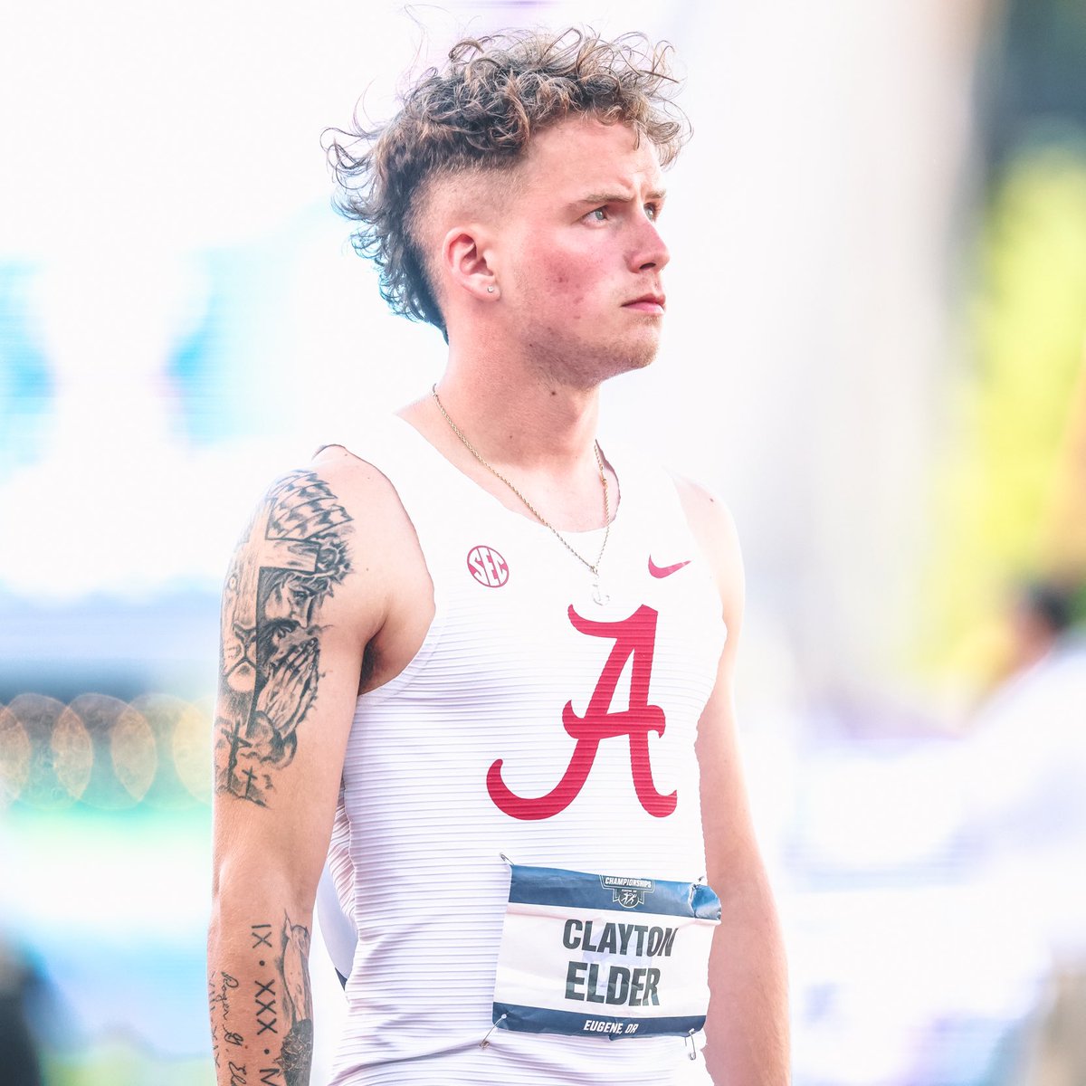AlabamaTrack's tweet photo. 🇺🇸 U.S. Olympic Team Trials 🇺🇸

 Clayton Elder 𝐀𝐃𝐕𝐀𝐍𝐂𝐄𝐒 to the semifinals of the 400-meter hurdles after an automatic-qualifying, fifth-place finish of 51.98 in the opening heat👏

Elder will return Friday, June 28, for a chance at making the event final!

#RollTide https://t.co/8qACniAr5w
