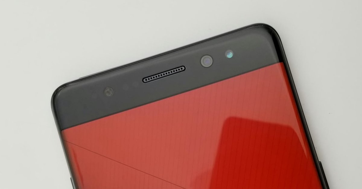 UniverseIce's tweet photo. Galaxy S25 Ultra is as round as Galaxy Note7, and I like this change. https://t.co/KLrd2Y3BFg