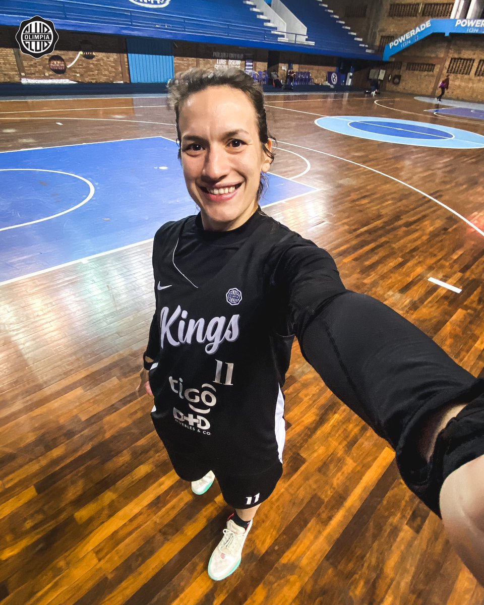 ¡Selfie de la máxima anotadora! 🤳🆙

𝑪𝒂𝒓𝒐 𝑪𝒂𝒓𝒂𝒗𝒆𝒔 aportó con 20 puntos para que las Reinas aseguren su pase a las finales. 💯

#GoQUEENS 👸 

#SoyDelOlimpia ⚪️⚫️⚪️