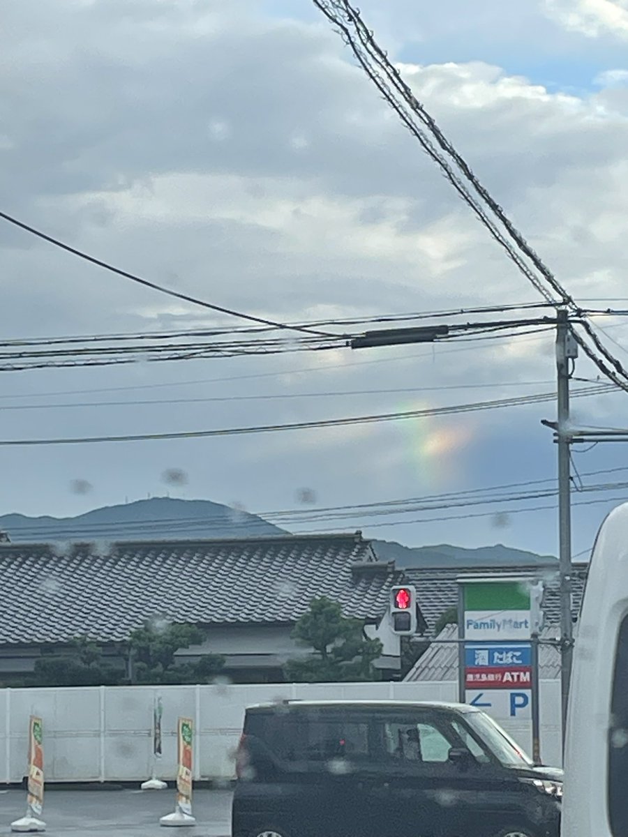 雨ばかり☔
さすが梅雨☂️
でも雨上がりにちっちゃい虹が🌈

#虹
#ファミマ
#雨上がり
#梅雨