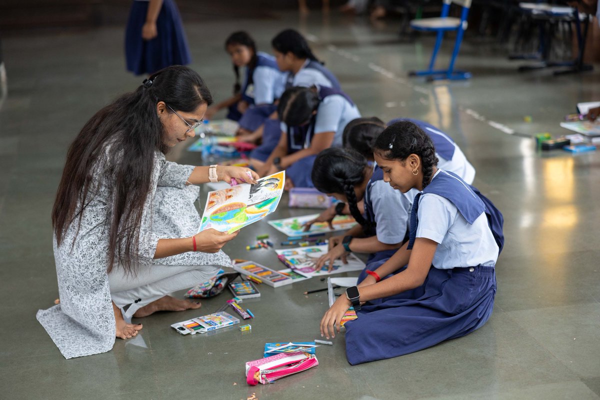 KarneRupali's tweet photo. Spending time with the amazing students  was truly inspiring. Their creativity in the drawing competition deeply impressed me, &amp; interacting with them made my day special.  🌟🖍️🌱 #SpecialDay  #CreativityUnleashed  #TreePlantation #SwachhataPakhawada #MakingADifference https://t.co/KyxY0nIGC2