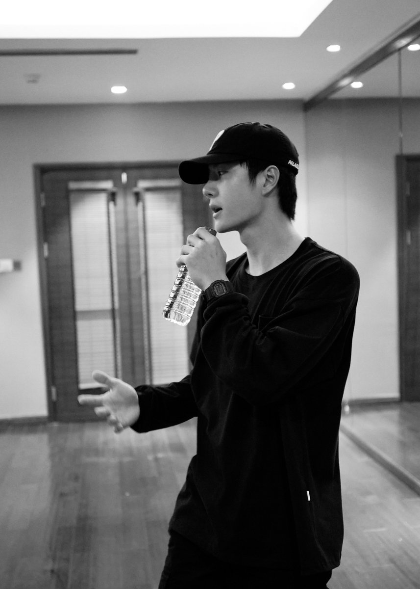 The cool guy #WangYiBo invites you to dance together! #王一博😘

#YOUKU #优酷