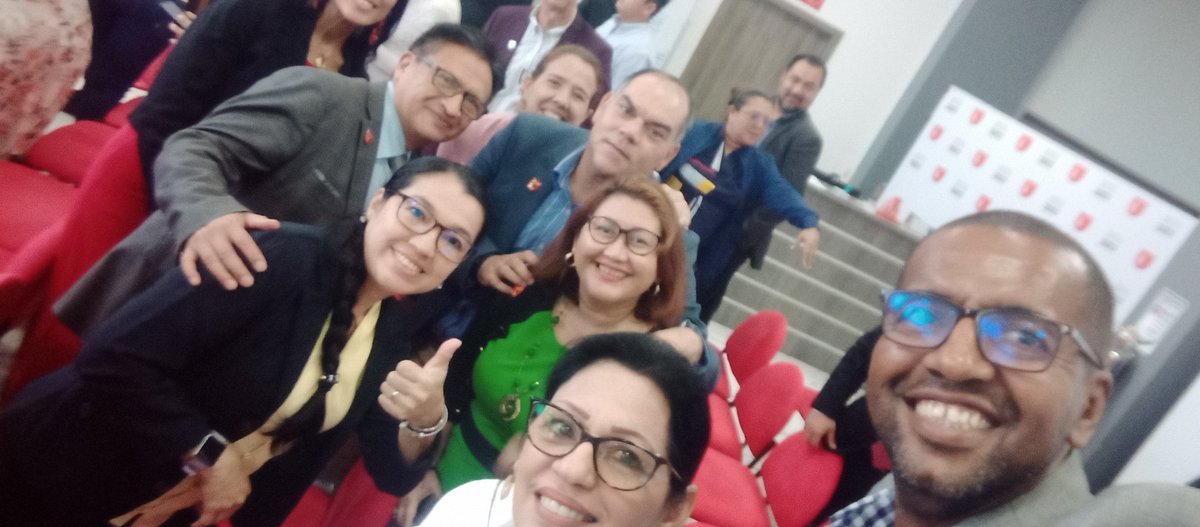 <a href="/UbeEcuador/">UBE | Universidad Bolivariana Del Ecuador</a> Varias de las razones que animan a estudiantes de #Ecuador y otros paises a elegir la <a href="/UbeEcuador/">UBE | Universidad Bolivariana Del Ecuador</a> 
La #UniversidadParaTodos 

La otra es la calidad humana y profesional del talento humano, la más importante, de hecho.