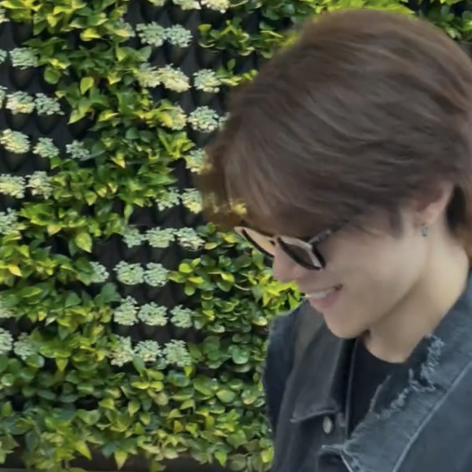 for hendery tweet media
