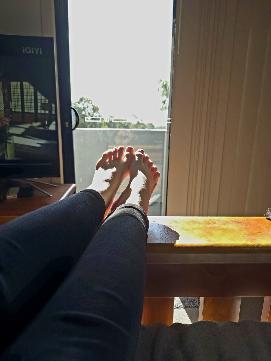 _Goddess_Violet's tweet photo. All these pathetic pig thinking they can slide into your dm without paying. 
Silent sends are the best. 

#paypig #cashslave #cashmaster #finsub #findom #humanatm #cashcow #SellingContent #feetworshi̇p https://t.co/t89BO5uhTy
