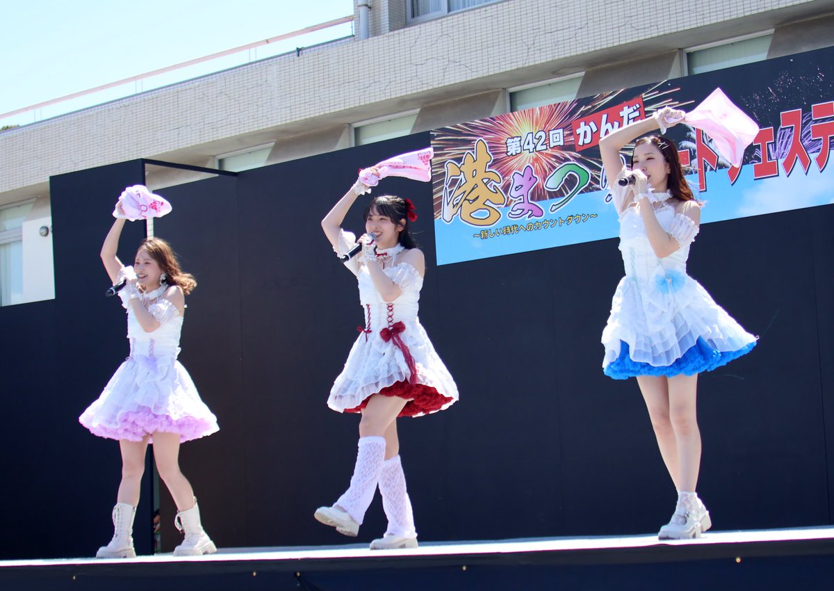 cutieberrypromo's tweet photo. ファンの皆様いつもありがとうございます✨
にちか卒業ライブに向けて、着々と準備を進めています🤗
フライヤーを製作するに当たり、ファンの皆さまがXに投稿してくださっているメンバーのお写真をお借りします！お借りするお写真は製作担当か無作為にお選びしますことご了承ください🙇 https://t.co/4oZc7sI7ml